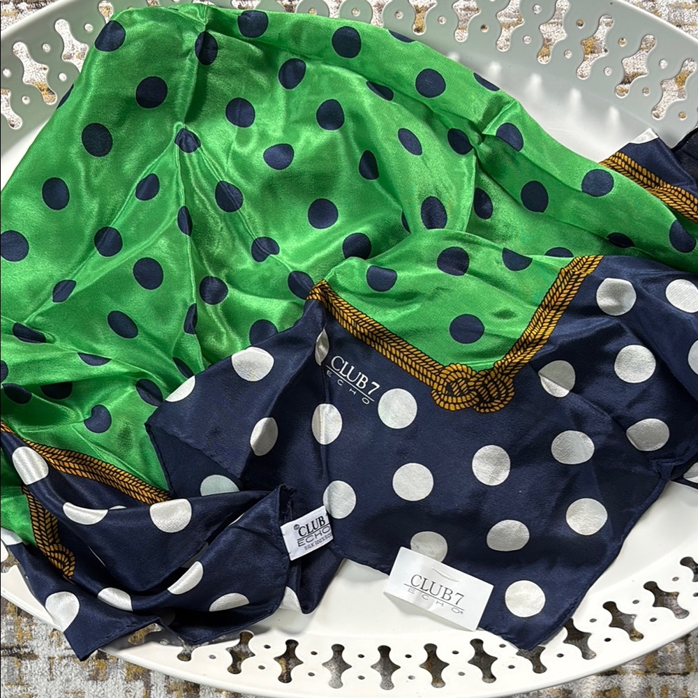 New with tags Vintage Club 7 Echo Scarf 31”100% Silk